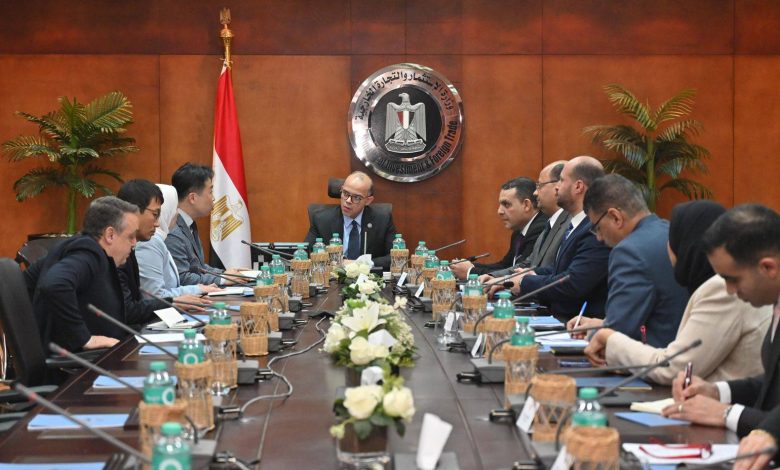 وزير-الاستثمار-يبحث-مع-قيادات-«سامسونج»-و«إل-جى»-خطط-التوسع