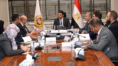 وزير-الصناعة-يبحث-مع-مجموعة-سان-جوبان-مصر-خطط-التوسع-وتعزيز-الاستثمارات-في-مواد-البناء