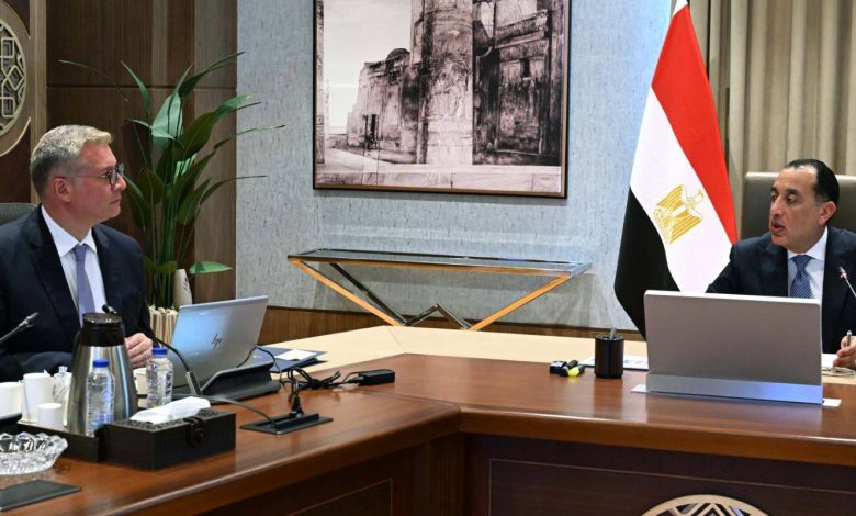 الحكومة-تعتزم-طرح-10-شركات-بترول-تابعة-في-البورصة-المصرية