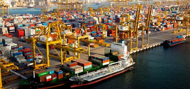 “المناطق-الحرة”-بين-دعم-الصادرات-وضغوط-البيروقراطية