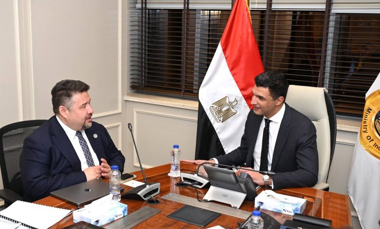 وزير-الصناعة-يبحث-مشروعًا-لإنتاج-الأمونيا-الخضراء-باستثمارات-5-مليارات-دولار