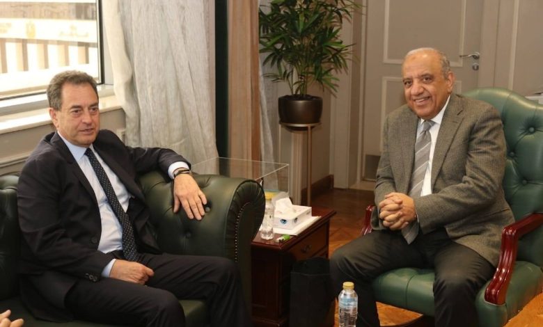 “الكهرباء”-تبحث-مع-سفير-فرنسا-تعزيز-فرص-الشراكة-في-الطاقات-المتجددة