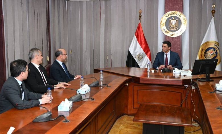 “الصناعة”-تبحث-الخطط-التوسعية-لـ”صافولا-للأغذية”-في-مصر