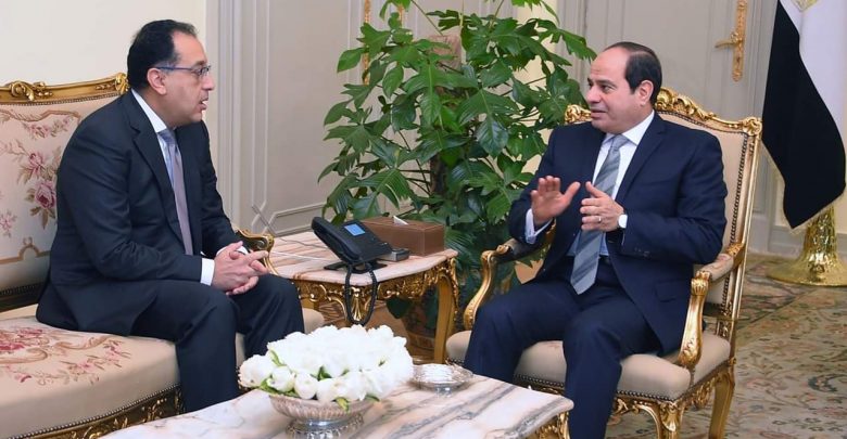 “السيسي”-يوجّه-بتكثيف-جهود-خفض-التضخم-وتوفير-السلع-الاستراتيجية-لمدد-كافية