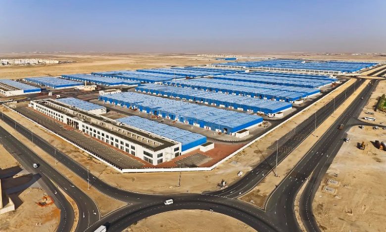 4-مستثمرين-يعتزمون-ضخ-400-مليون-جنيه-لإنشاء-مصانع-جديدة-بالعاشر-من-رمضان