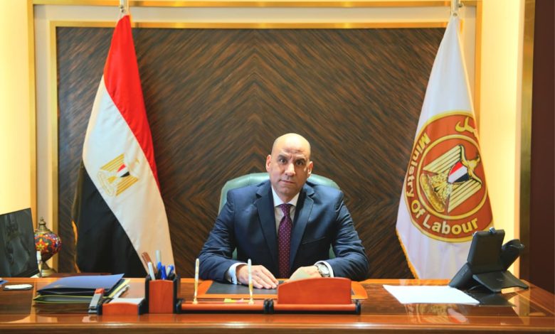وزير-العمل-يُصدر-قراراً-بتشكيل-وحدة-مركزية-لتيسير-أعمال-المستثمرين