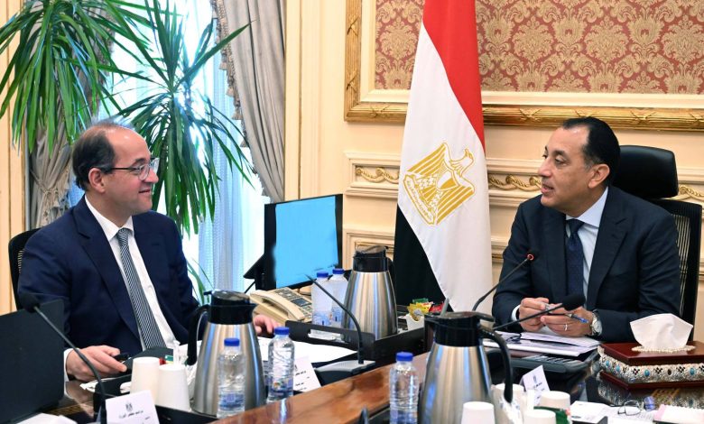 الحكومة-تبدأ-إجراءات-التحول-نحو-السيارات-الكهربائية-تفعيلا-لاستراتيجية-النقل-الأخضر
