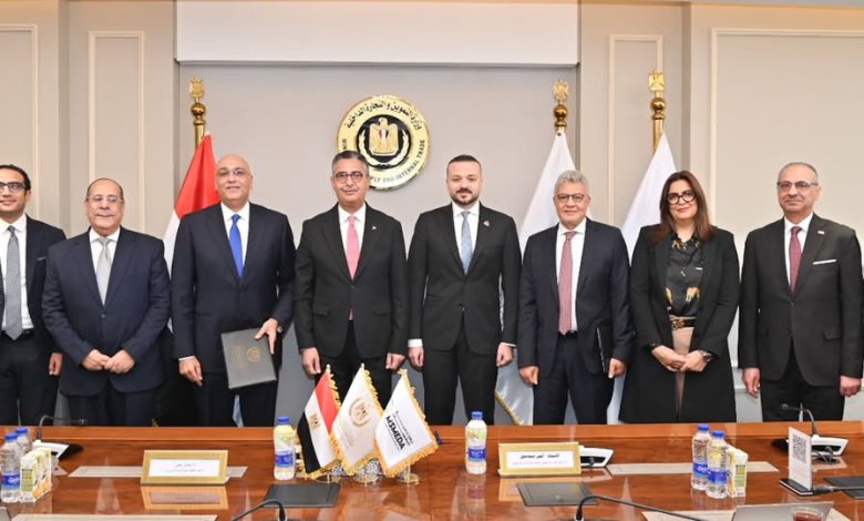 القابضة-الغذائية-توقع-اتفاق-مع-“تنمية-المشروعات”-لتحويل-المنافذ-التموينية-إلى-“carry-on”