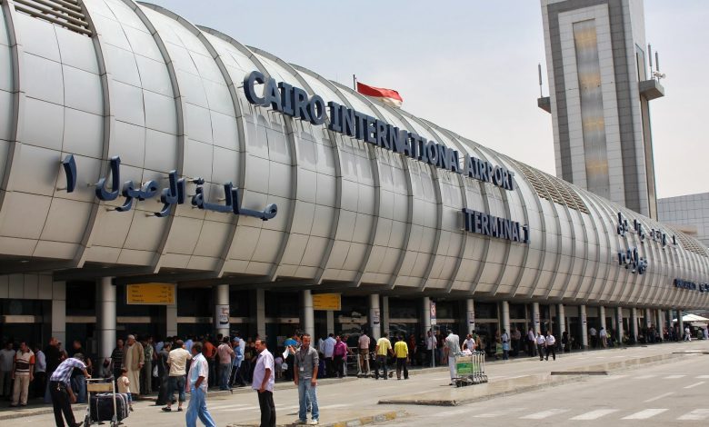 مصر-توقع-اتفاقيتين-لتشغيل-منظومة-“visa-on-arrival”-بمطار-القاهرة-الدولي